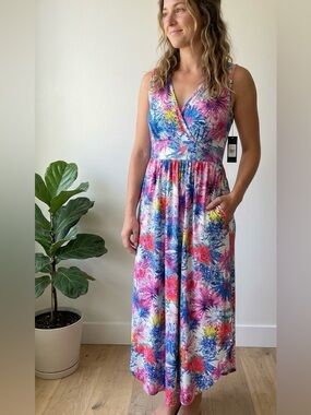 WOOSEA Floral Maxi Dress with Pockets V-Neck Curved Hem - Size M (NWT).